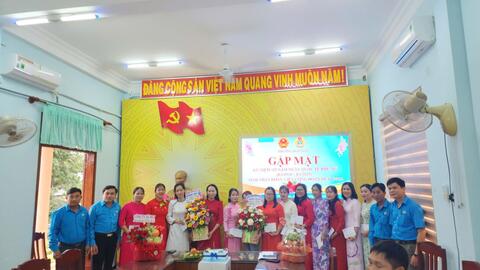 UBND phường Hoài Hảo tổ chức gặp mặt kỷ niệm 115 năm Ngày Quốc tế Phụ nữ 8/3 và sinh nhật đoàn viên công đoàn quý I năm 2025